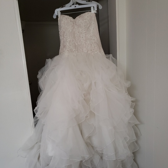 Dresses & Skirts - Wedding Dress